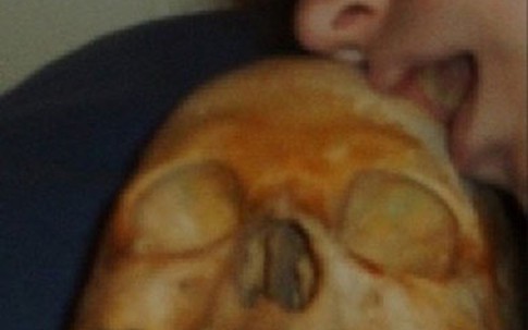 Hiệu trưởng qua đêm với bốn nữ sinh lớp 6