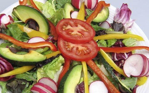 Những điều nên tránh khi trộn salad