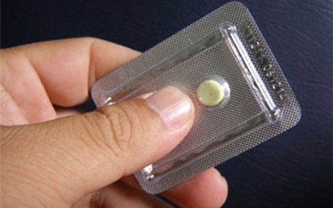 Thuốc tránh thai: "Bảo bối" của giới trẻ