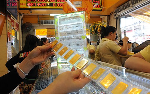 Méo mặt vì vàng rớt giá