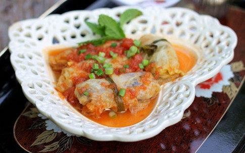 Bắp cải cuộn thịt sốt cà chua