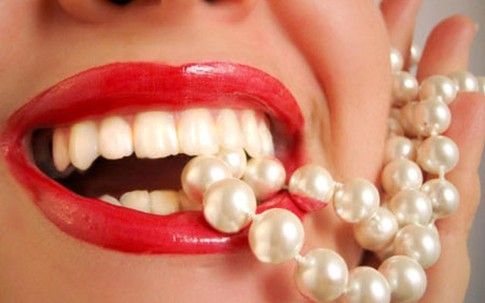6 phương pháp tự nhiên giúp răng trắng bóng