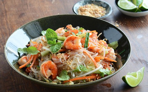 Bún trộn tôm ngon miệng cho bữa trưa văn phòng