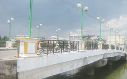 Bị bắt quả tang “ăn chả“, chồng vờ tự tử nhưng thiệt mạng