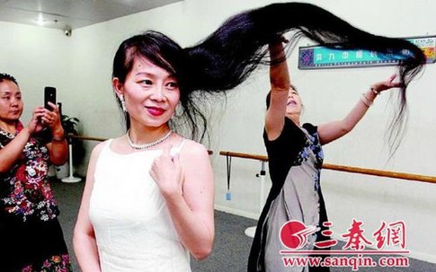 35 năm không cắt tóc