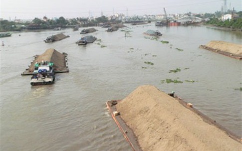 Tai nạn kinh hoàng, sà lan đụng sập 44 căn nhà