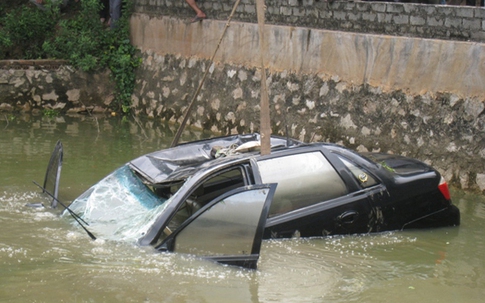 Xác định danh tính 4 nạn nhân vụ ô tô lao xuống ao