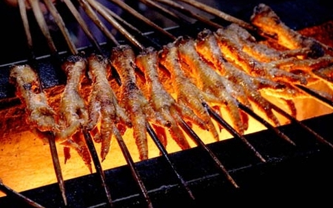 Bệnh tích tụ do ăn chân gà nướng