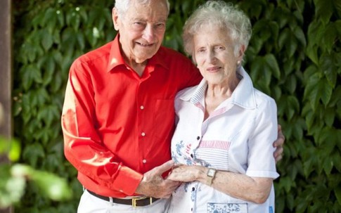 Cặp đôi kết hôn sau 70 năm yêu nhau