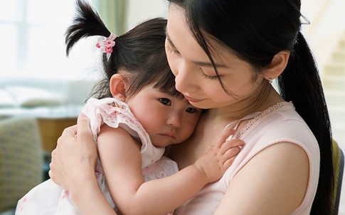 Con nghỉ hè về quê, ông bà dạy cháu... chửi bậy
