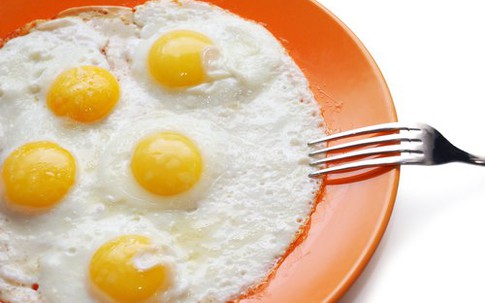 Sinh bệnh do thích ăn nhiều trứng