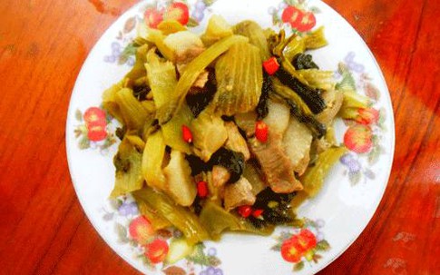 Đậm đà thịt kho cải chua mắm ruốc