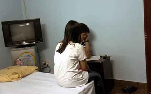 Thầy giáo lừa nữ sinh vào khách sạn “tống tình“