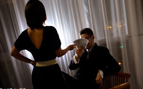 Mại dâm dưới mác "cha - con nuôi"