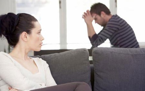 Mẹ chồng 'bắt sống' con dâu ngoại tình với kẻ làm công