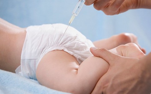 Những điều mẹ nên biết về tiêm phòng vắc-xin cho con