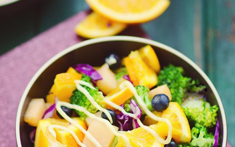 Salad rau quả làm nhanh ăn ngon mà bắt mắt