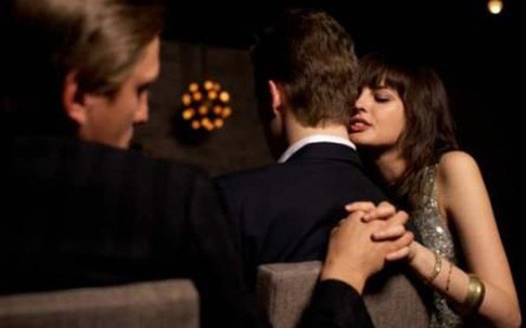 Đau lòng vì bị bồ nhí ''cắm sừng''