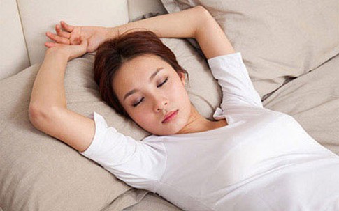 Chồng đi xa, nhờ "cả huyện" canh chừng vợ