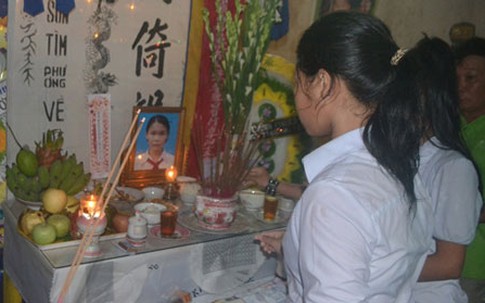 Một học sinh lớp 9 chết trong tư thế treo cổ