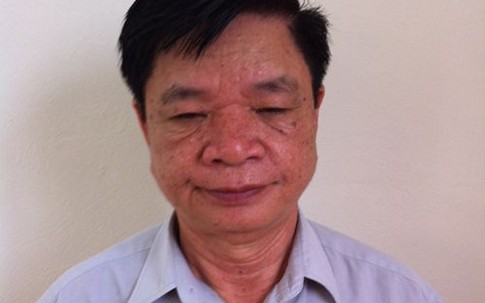 Cựu bí thư xã gần 80 tuổi cưỡng bức nữ sinh