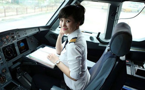 Cận cảnh nữ phi công xinh đẹp lái Airbus 321 đầu tiên của VN