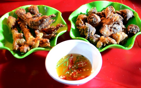 Mát trời đi ăn chân gà rang muối Hàng Thùng