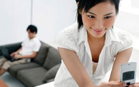 Tình cũ của bạn trai nhắn tin trêu tức