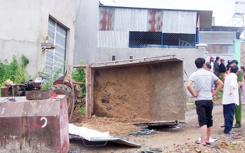 Lật xe công nông, 5 trẻ em gặp nạn