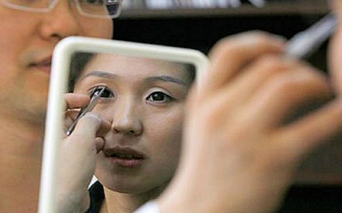 Đổ xô đi phẫu thuật để thay đổi vận mệnh