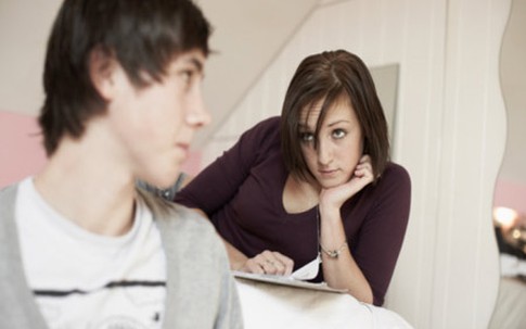 Hãy quan tâm đến mẹ nhiều hơn em nhé!