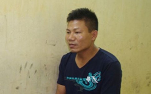 Tài xế taxi dùng dao khống chế khách Tây để cướp tiền