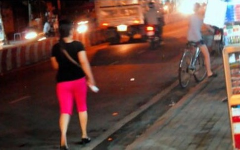 Vé số mại dâm chiều khách tới bến