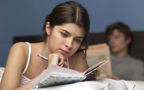 Thu nhập thấp bị chồng chê không biết kiếm tiền