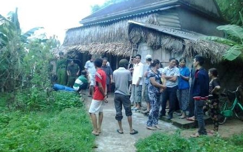 Phát hiện phụ nữ chết dưới giếng có dây thừng cột ở cổ