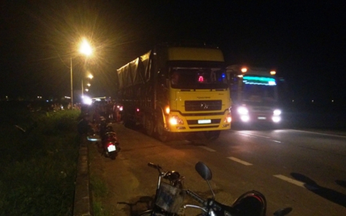 Đâm đuôi ô tô chết thảm khi đi thăm mộ vợ về