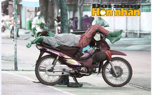 Bay 2 tỷ trúng số vì… mua mì trúng thưởng