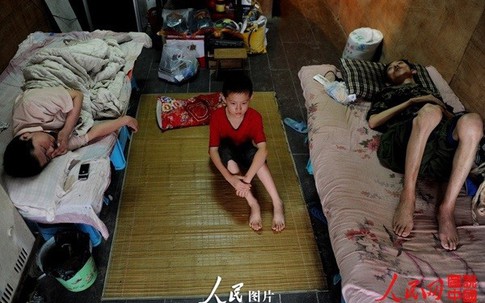 Cảm động cậu bé 12 tuổi đã là trụ cột của cả gia đình