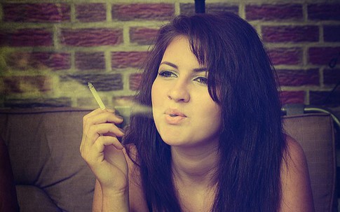 Mẹo nhỏ giúp bạn gái thoát khỏi bờ môi thâm, xỉn màu