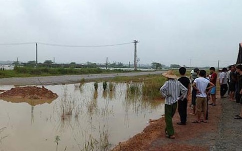 HN: Rơi xuống hố công trình, 2 HS tử vong