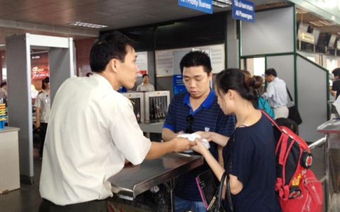 Đại lý 'hô biến' tên khách để bán vé máy bay giá rẻ