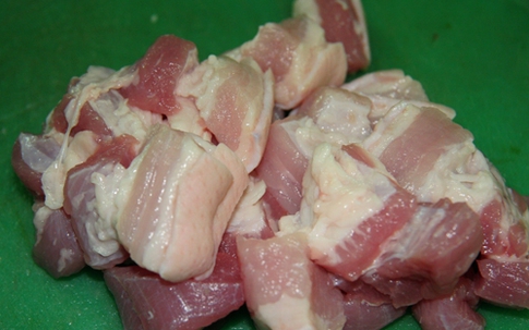 Đậm đà thịt ba rọi kho nồi đất