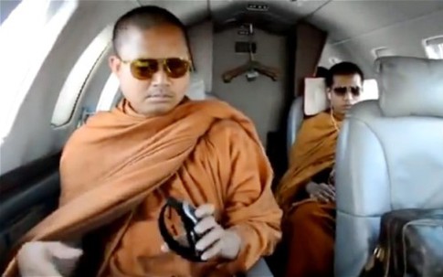 Khám phá những góc khuất "quái đản" của các nhà sư Thái Lan