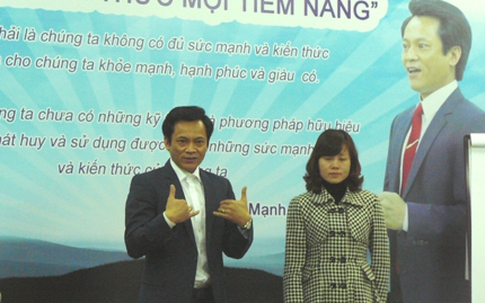 Kỳ lạ chuyện lập trình tư duy hạnh phúc ở Trung tâm thôi miên 