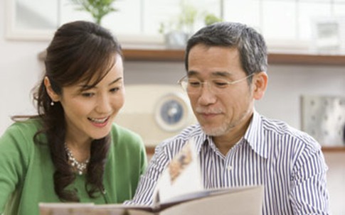 Chua xót chồng già, vợ trẻ