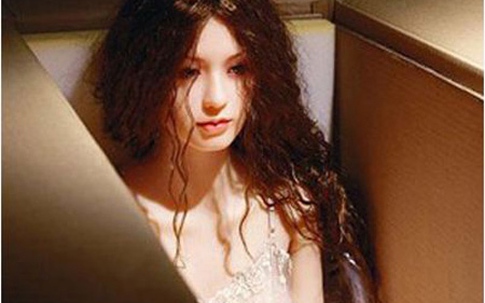 Chồng làm "chuyện ấy" với búp bê, có nên li dị?