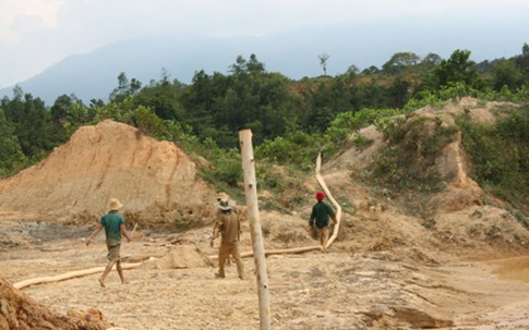 Sập hầm vàng, ba người thương vong