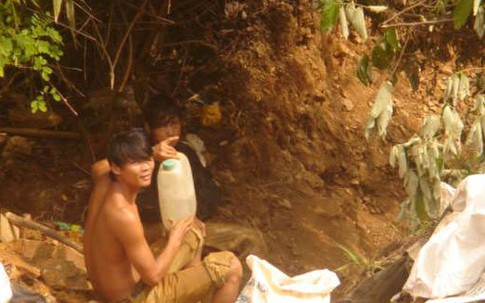 Sập hầm vàng, một người tử vong