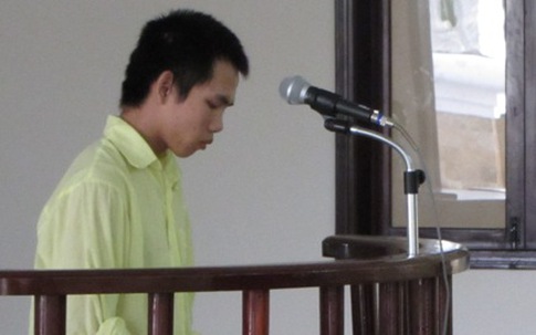 Cả xóm đi xem tòa xử nam thanh niên mang tội “hiếp dâm”