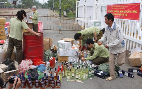 Tiêu hủy nhiều hàng lậu, hàng giả